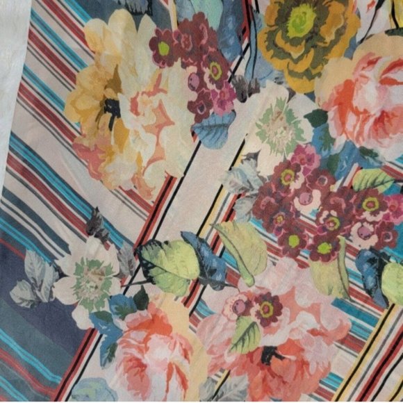 Johnny Was Rayon Blouse XS Lovely Floral Pattern Relax Fit - Picture 6 of 9